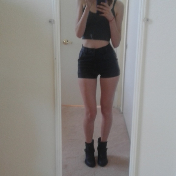 Black pleather high-wasted shorts - Picture 3 of 4